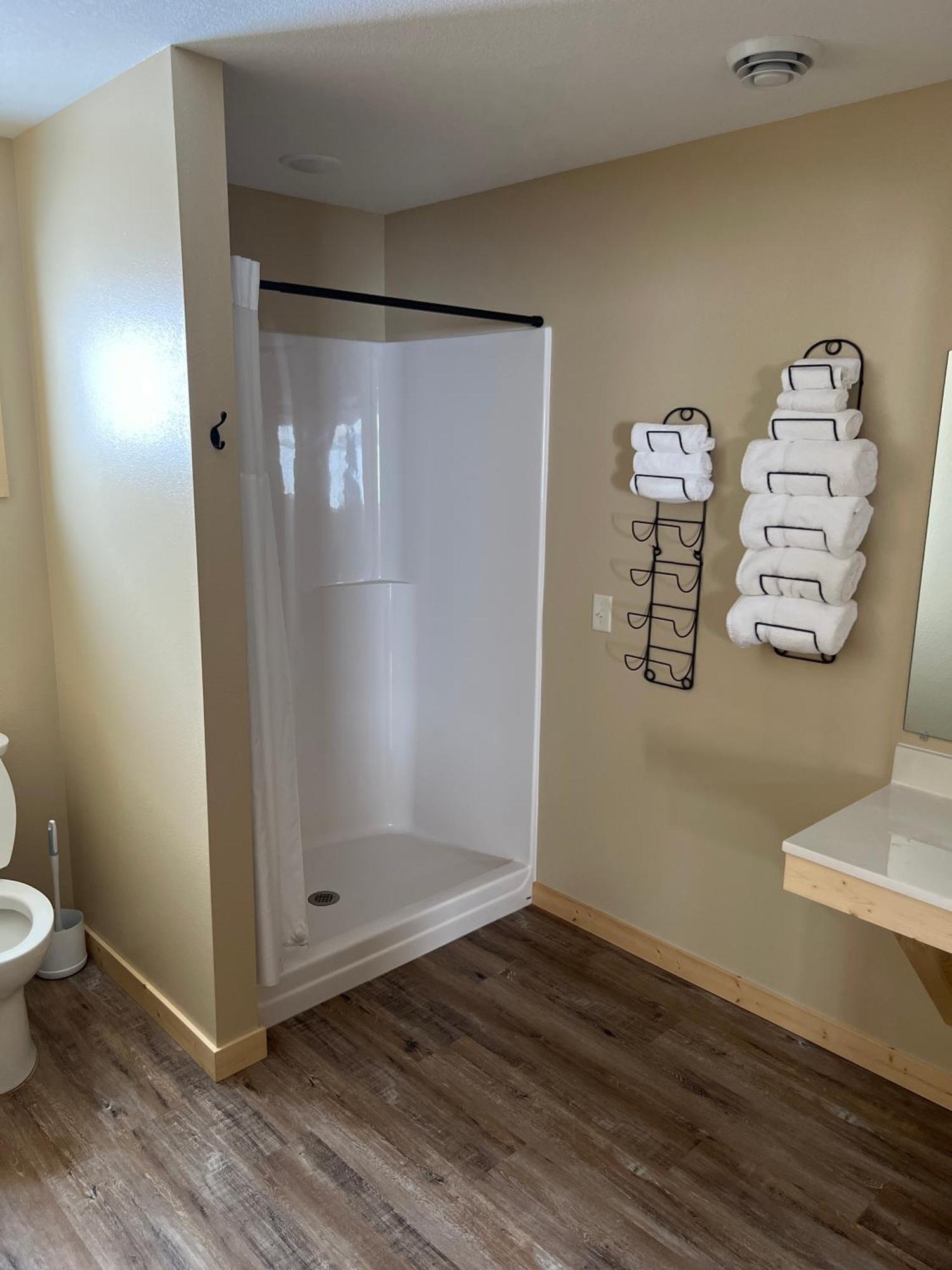 Canary Resort Glenwood